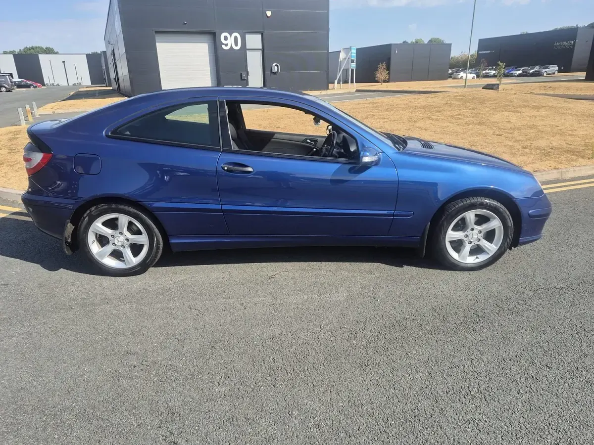 Used Mercedes C220 SE 147 HP (108 kW) 2006 Blue Coupe