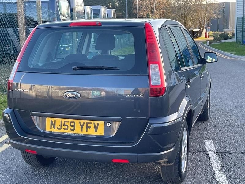 Used Ford Fusion Zetec 99 HP (72 kW) 2009 Grey Hatchback