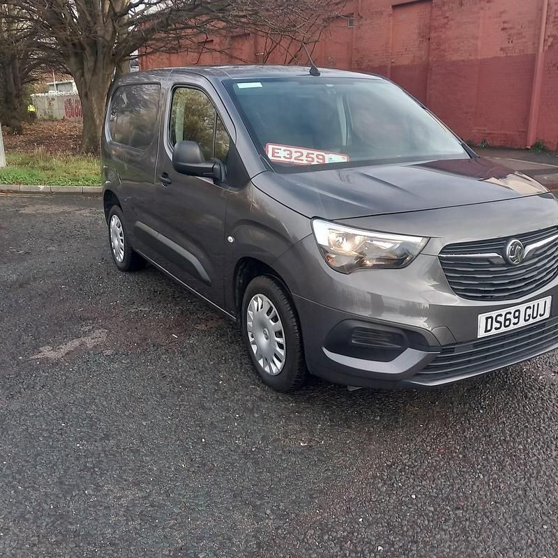 Second-hand Vauxhall Combo Sportive 75 CP (55 kW) 2019 Gri Van