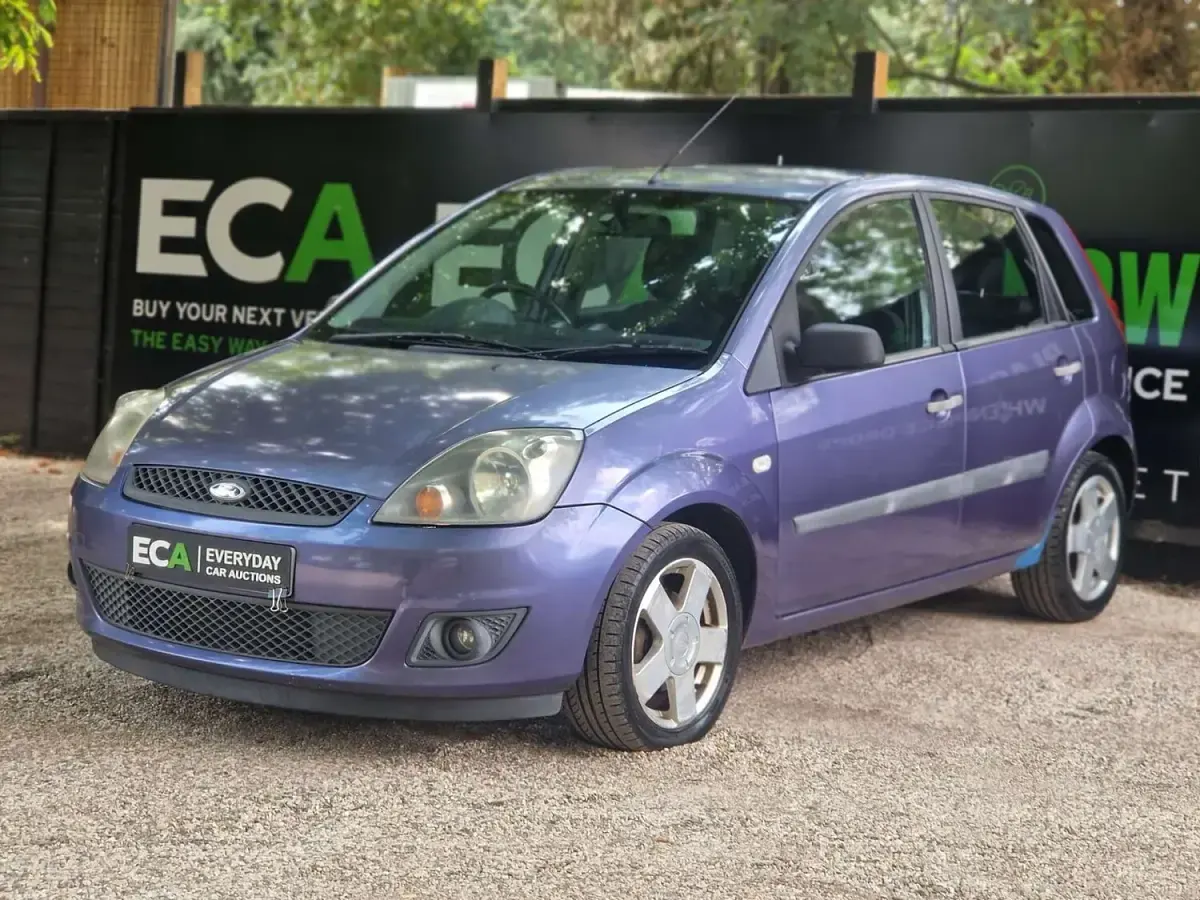 Used Ford Fiesta Zetec 67 HP (49 kW) 2006 Purple Hatchback
