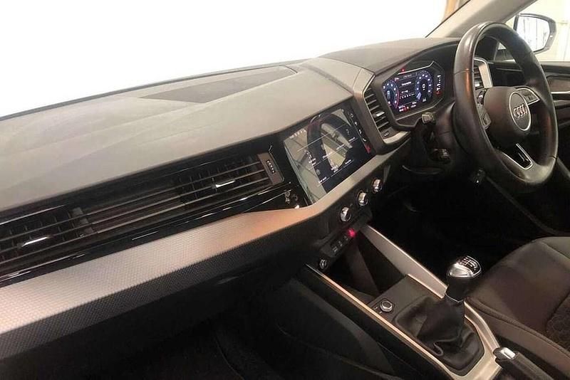 Used Audi A1 Sport 108 HP (79 kW) 2022 White SUV