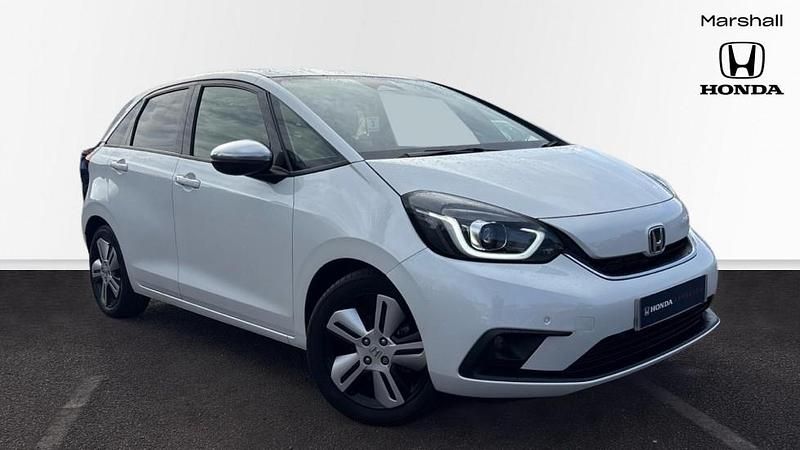 Used Honda Jazz Hybrid 109 HP (80 kW) 2020 Special solid  platinum white Hatchback