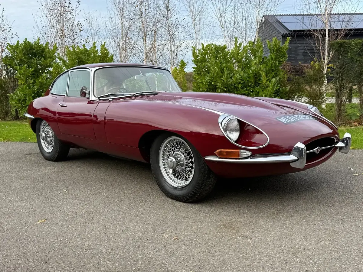 Used Jaguar E-Type 265 HP (194 kW) 1968 Maroon Coupe