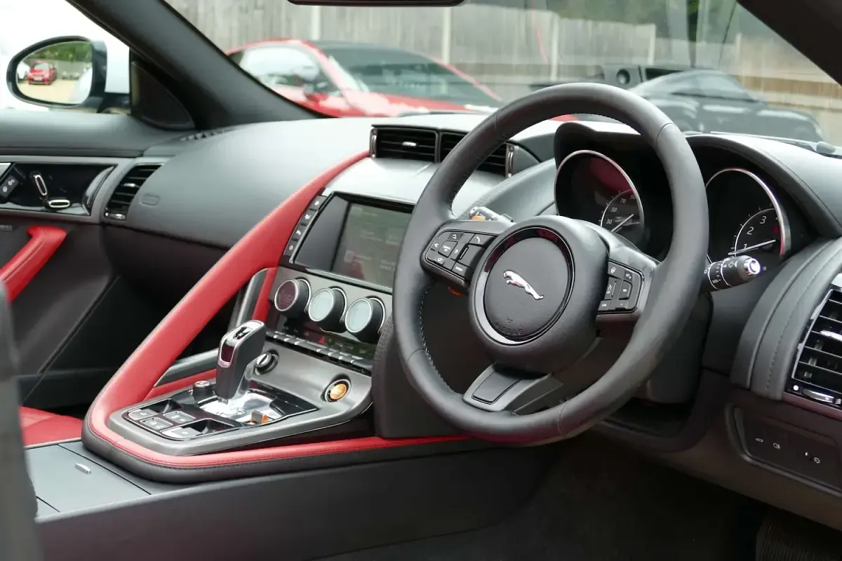 Used Jaguar F-Type Supercharged 375 HP (275 kW) 2015 White Cabriolet