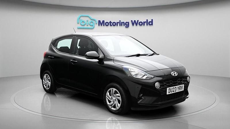 Used Hyundai i10 SE 67 HP (49 kW) 2023 Black Hatchback