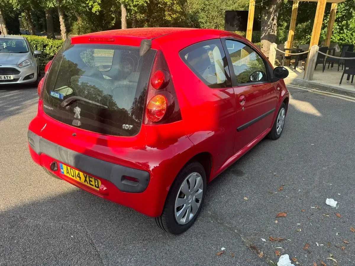 Used Peugeot 107 Active 68 HP (50 kW) 2014 Red Hatchback
