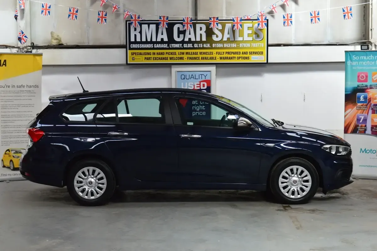 Used Fiat Tipo Easy 95 HP (69 kW) 2019 Blue Estate