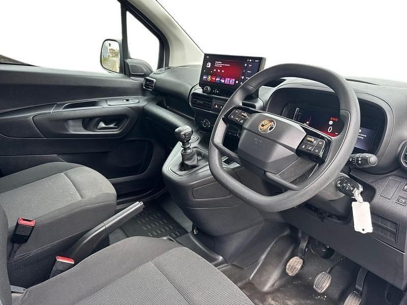 Used Vauxhall Combo 100 HP (73 kW) 2024 White MPV