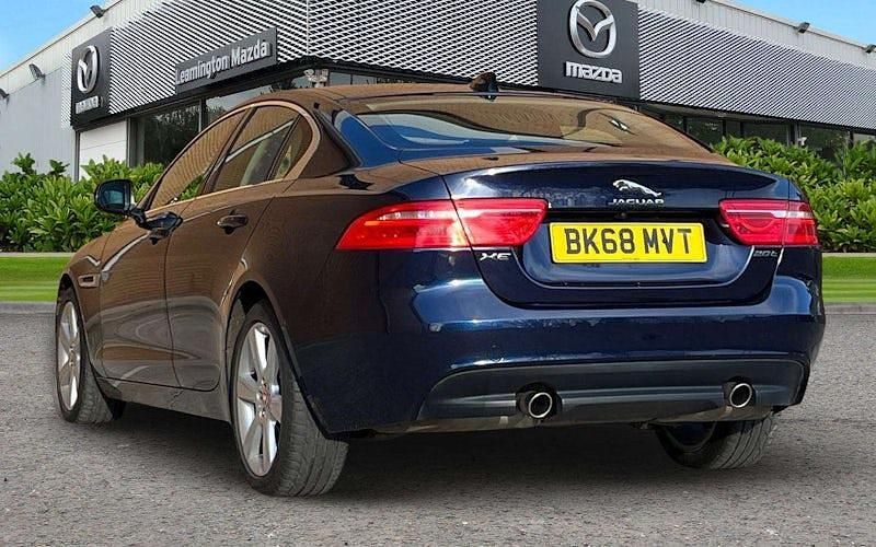 Used Jaguar XE Ingenium 200 HP (147 kW) 2018 Blue Sedan
