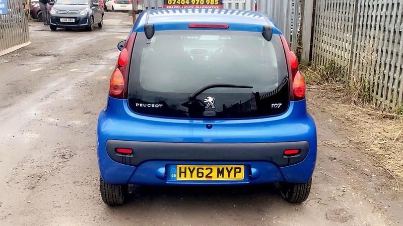 Used Peugeot 107 Active 68 HP (50 kW) 2012 Blue Hatchback