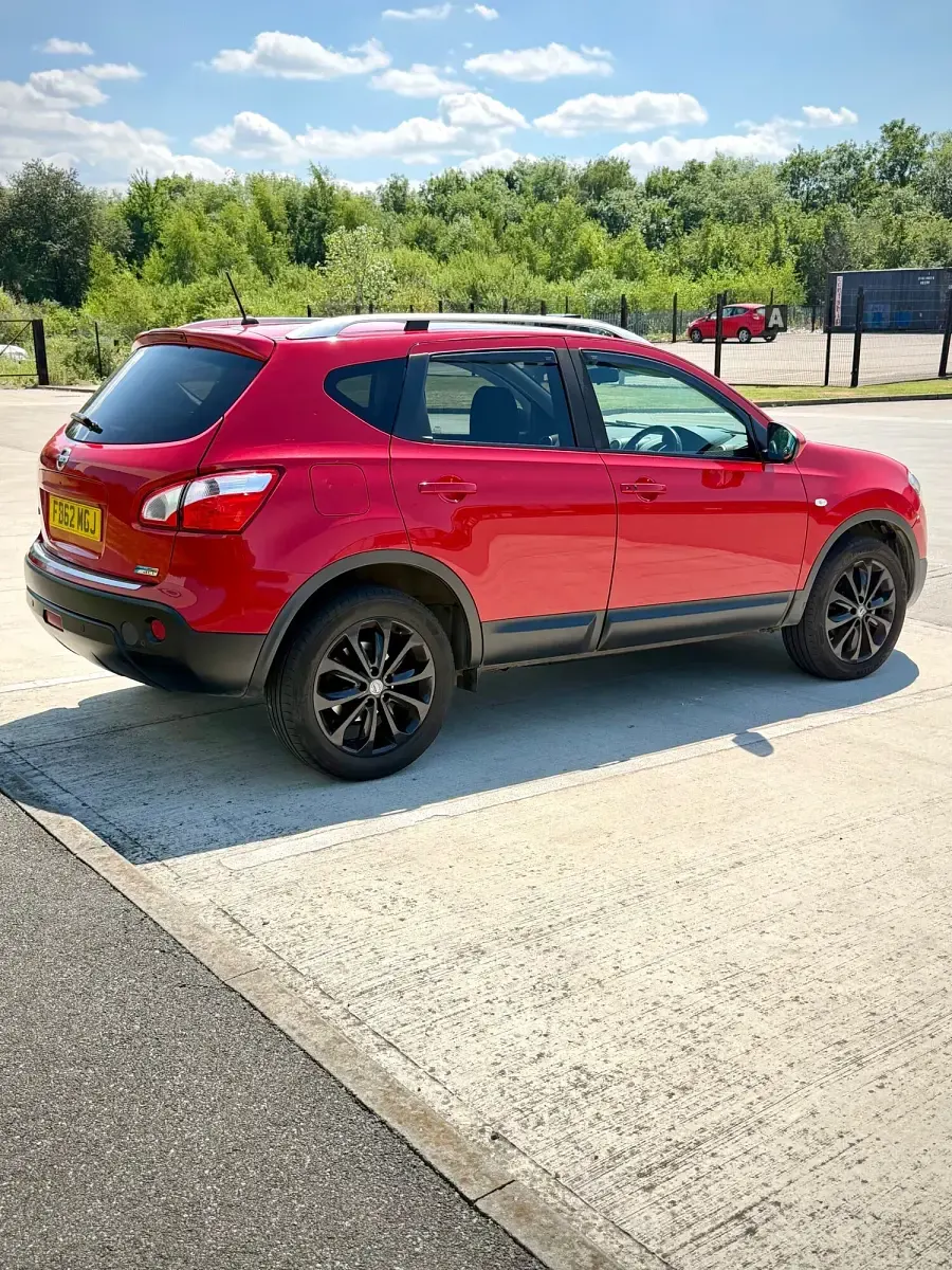 Used Nissan Qashqai Tekna 131 HP (96 kW) 2012 Red SUV