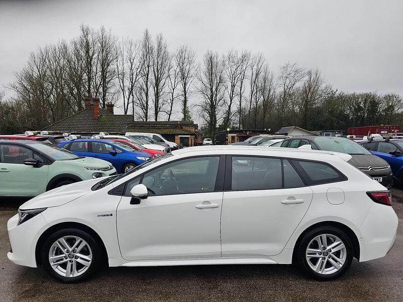 Used Toyota Corolla 2021 White Estate