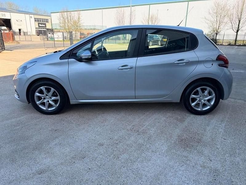 Used Peugeot 208 Active 82 HP (60 kW) 2016 Silver Hatchback