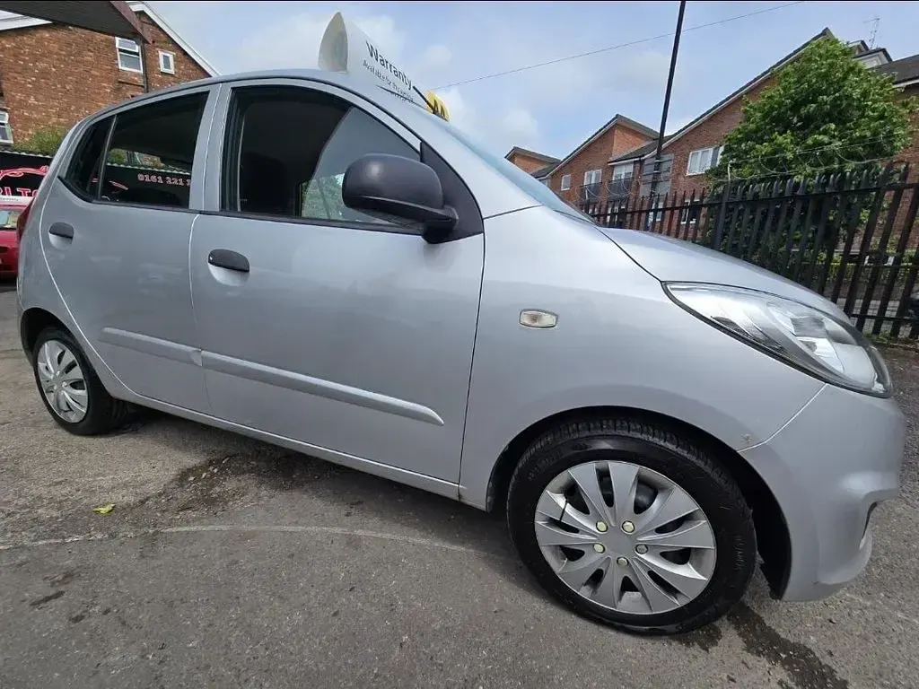 Used Hyundai i10 Classic 86 HP (63 kW) 2011 Silver Hatchback