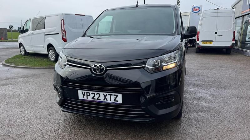 Used Toyota Proace Active 120 HP (88 kW) 2022 Black MPV