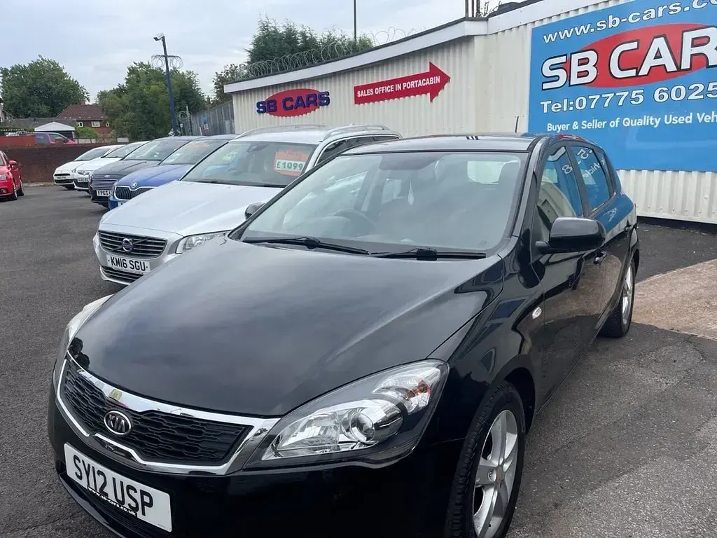 Used Kia Ceed 113 HP (83 kW) 2012 Black Hatchback