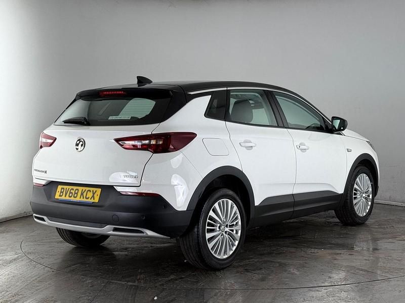 Used Vauxhall Grandland X Sport 131 HP (96 kW) 2018 White SUV