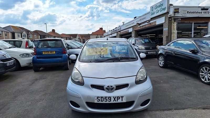 Silver Used 2009 Toyota Aygo Platinum Hatchback | £2,995 (Expensive) - Image 1/4
