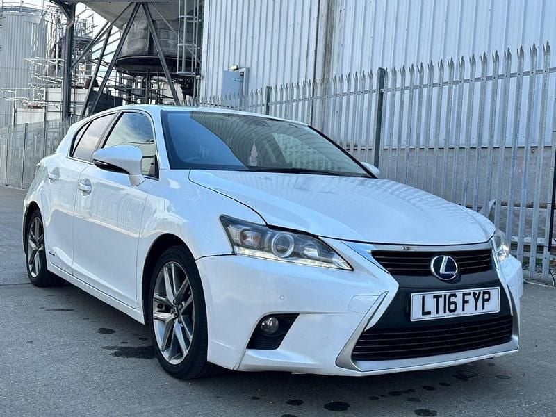 White Used 2016 Lexus CT200h Hatchback | £7,995 (Super price) - Image 1/4