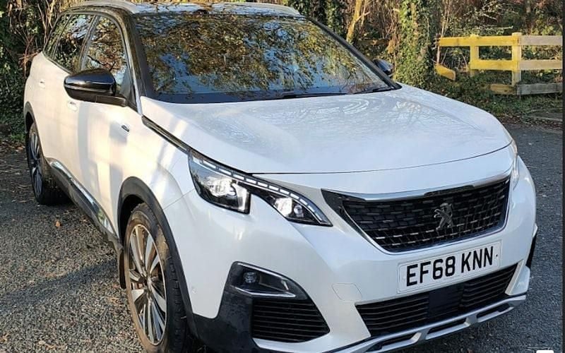 Used 2020 Peugeot 5008 Premium Estate | £17,099 (Good price) - Image 1/2