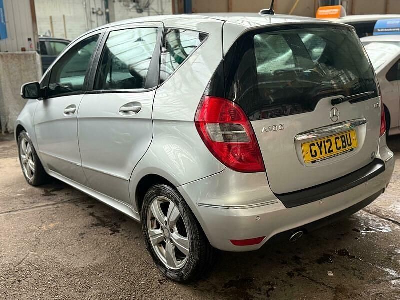 Begagnad Mercedes A180 Avantgarde 2012 Silver Halvkombi