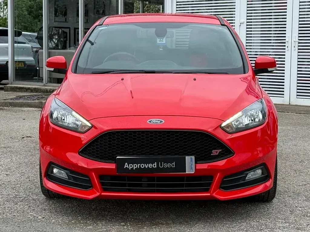 Used Ford Focus ST 185 HP (136 kW) 2018 Red Hatchback