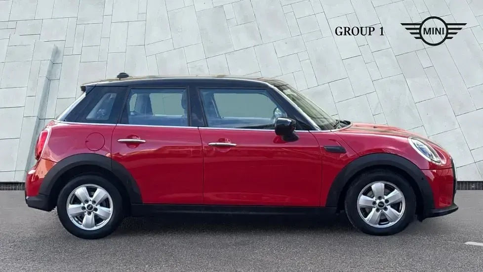 Second-hand Mini Cooper Comfort 136 CP (100 kW) 2023 Roșu Hatchback