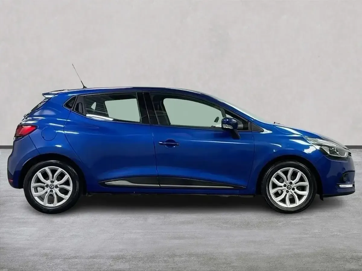 Used Renault Clio Dynamique 75 HP (55 kW) 2017 Blue Hatchback