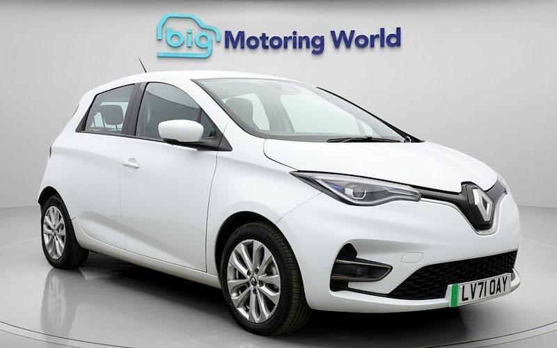 Used Renault Zoe Iconic 100 kW (136 HP) 2021 White Hatchback