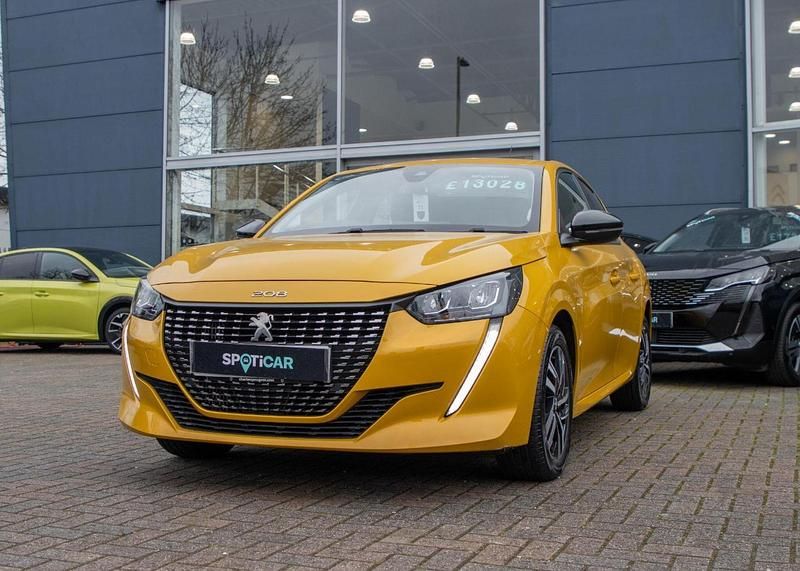 Used Peugeot 208 Allure+ 99 HP (72 kW) 2023 Yellow Hatchback