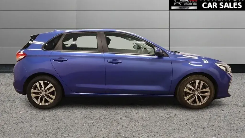 Used Hyundai i30 SE 140 HP (102 kW) 2019 Blue Hatchback