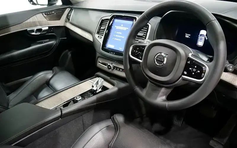 Used Volvo XC90 Plus 250 HP (183 kW) 2022 Silver SUV
