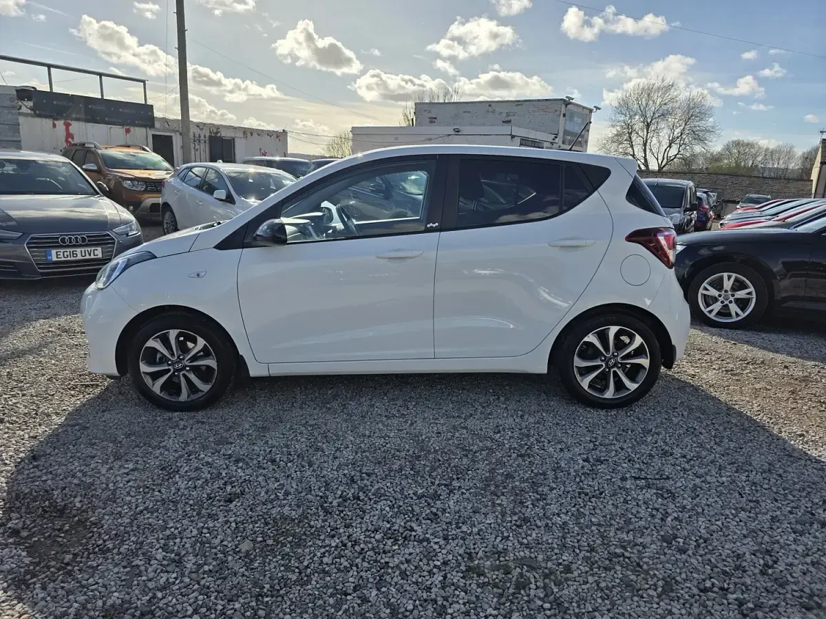 Used Hyundai i10 2019 White Hatchback