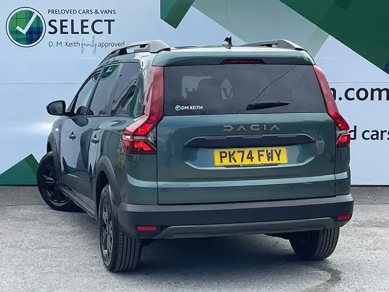 Used Dacia Jogger Extreme 110 HP (80 kW) 2024 Green MPV