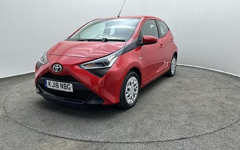 Used Toyota Aygo X-play 72 HP (52 kW) 2020 Hatchback