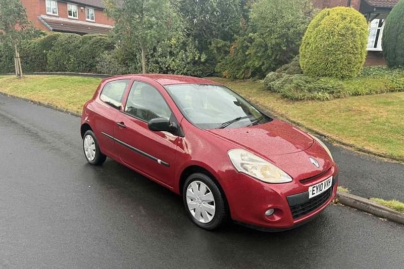 Red Used 2010 Renault Clio II Extreme Hatchback | £1,395 (Good price) - Image 1/1