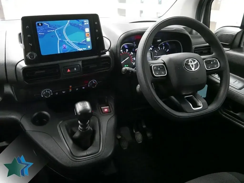 Used Toyota Proace Edition 100 HP (73 kW) 2023 White MPV