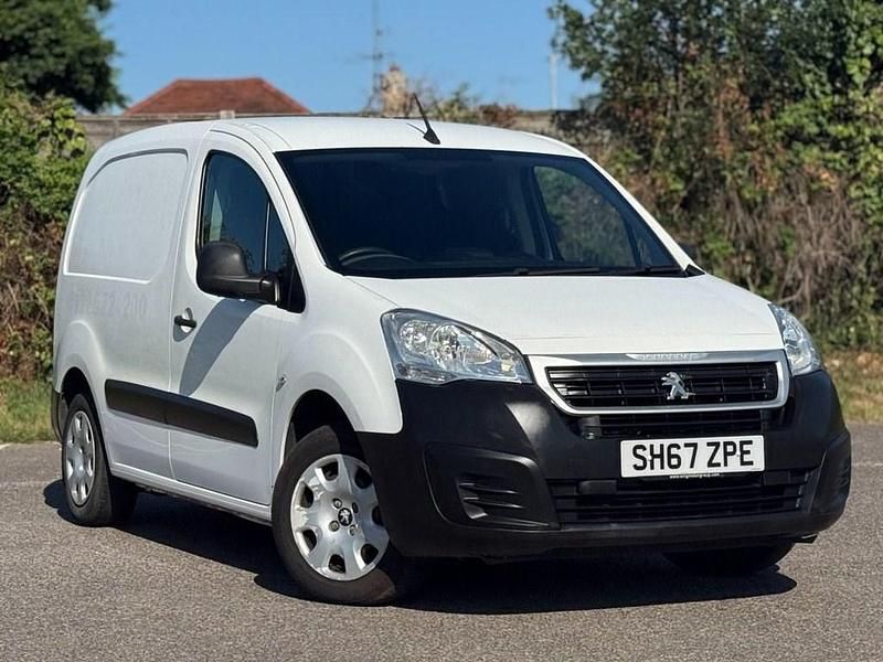 White Used 2017 Peugeot Partner MPV | £5,990 (Fair price) - Image 1/4