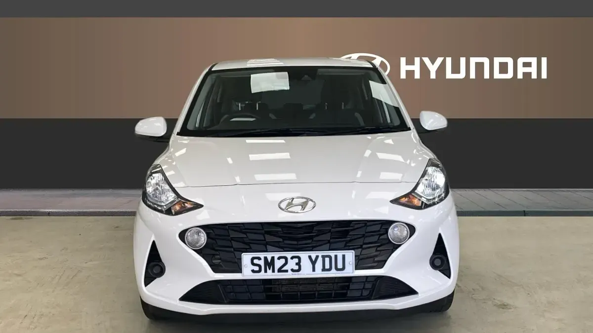Used Hyundai i10 SE 84 HP (61 kW) 2023 White Hatchback