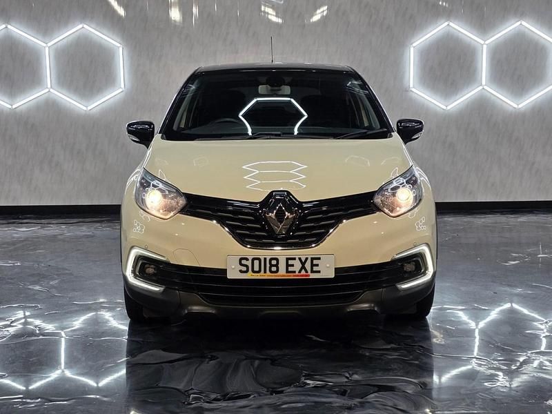 Used Renault Captur Play 2018 Cream/black SUV