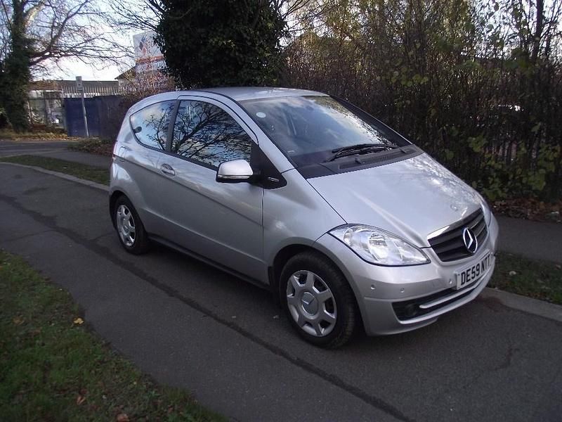 Used Mercedes A160 Classic 95 HP (69 kW) 2009 Silver Hatchback