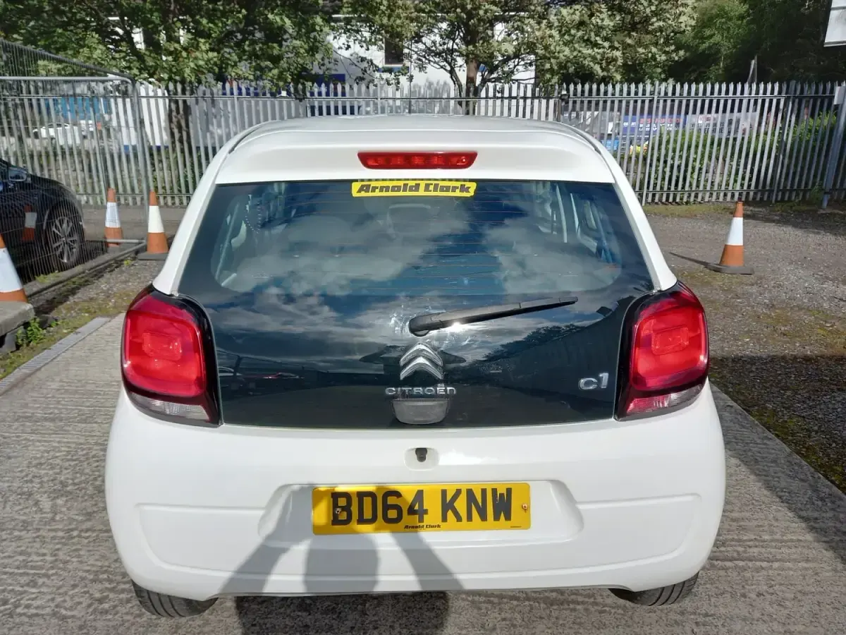 Used Citroën C1 Feel 68 HP (50 kW) 2014 White Hatchback