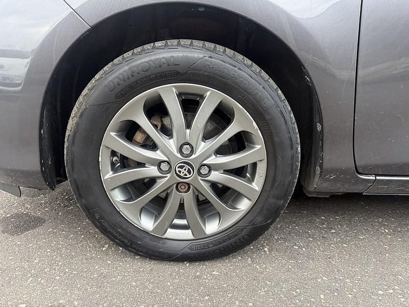 Begagnad Toyota Yaris 98 HK (72 kW) 2016 Grå Halvkombi