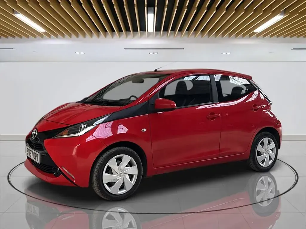 Used Toyota Aygo X-play 68 HP (50 kW) 2018 Red Hatchback