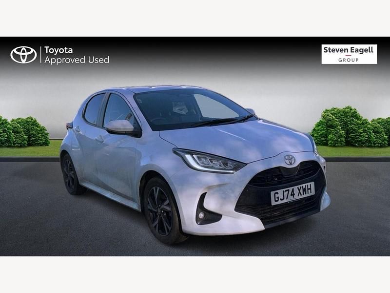 Used Toyota Yaris Hybrid Design 114 HP (83 kW) 2024 White Hatchback
