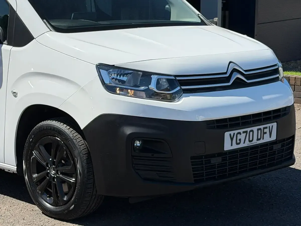 Used Citroën Berlingo 100 HP (73 kW) 2020 White MPV