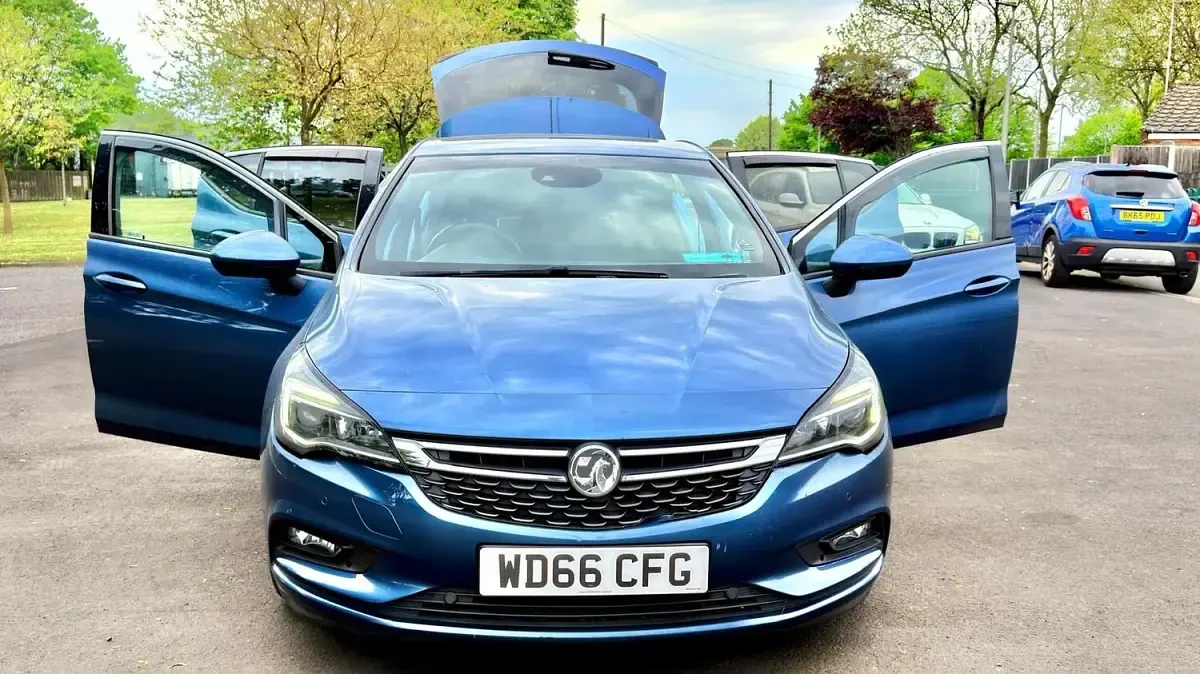 Used Vauxhall Astra SRi 2016 Blue Hatchback