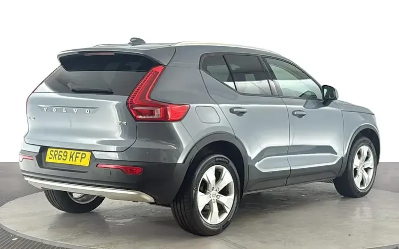 Used Volvo XC40 Momentum 163 HP (119 kW) 2020 Grey SUV