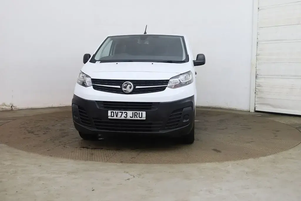 Used Vauxhall Vivaro 145 HP (106 kW) 2023 White MPV