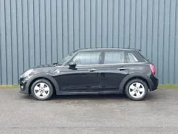 Używany Mini Cooper D 116 KM (85 kW) 2018 Czarny Hatchback